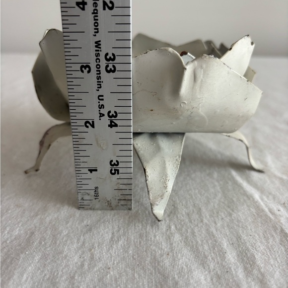 Vintage metal floral candle holder - Picture 6 of 7